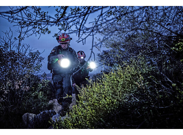 PELI 9050 lyskaster flood/spot, gul oppladbar,inkl. li-ion-batt.+ lader 230V