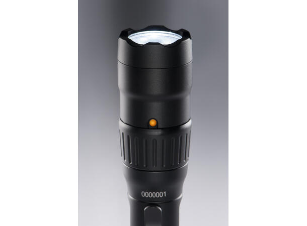 Peli 7600 oppladbar LED-lykt m/USB-kabel